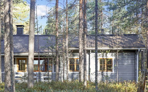Purnukka: Bett, Möbel, Schlafzimmer, Interior Design, Bedding, Bettdecke, Flooring, Holz, Fussboden, Zimmer