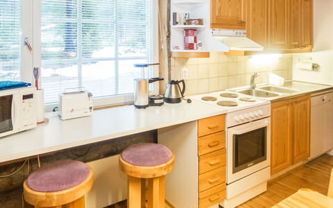 Rukanpesä 2B: Holz, Möbel, Küche, Interior Design, Flooring, Countertop, Decke, Fussboden, Beleuchtung, Küchengerät