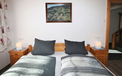 Fügen 755: Möbel, Gebäude, Komfort, Azurblau, Textil, Bilderrahmen, Holz, Interior Design, Bettrahmen