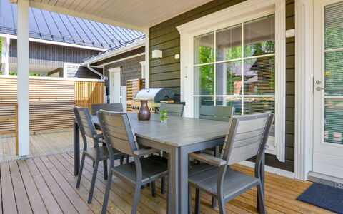 Tonttutahko 20 a: Bett, Möbel, Schlafzimmer, Interior Design, Bedding, Bettdecke, Flooring, Holz, Fussboden, Zimmer