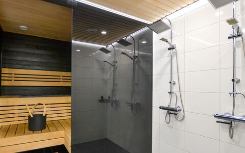 Tonttutahko 20 a: Bett, Möbel, Schlafzimmer, Interior Design, Bedding, Bettdecke, Flooring, Holz, Fussboden, Zimmer