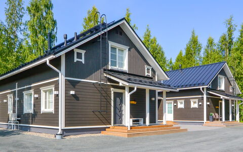 Tonttutahko 20 a: Bett, Möbel, Schlafzimmer, Interior Design, Bedding, Bettdecke, Flooring, Holz, Fussboden, Zimmer