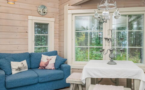 Tyssinniemi: Bett, Möbel, Schlafzimmer, Interior Design, Bedding, Bettdecke, Flooring, Holz, Fussboden, Zimmer