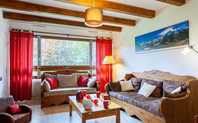 Saint Gervais 175: Couch, Möbel, Eigentum, Tabelle, Azurblau, Holz, Komfort, Orange, Interior Design, Fenster