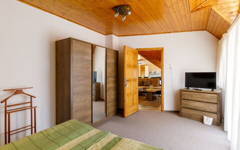 Küsz: Möbel, Eigentum, Komfort, Holz, Gebäude, Beleuchtung, Interior Design, Orange, Fussboden, Flooring