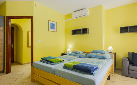 Jókai: Möbel, Interior Design, Schlafzimmer, Fussboden, Bett, Zimmer, Bettdecke, Bedding, Decke, Wohnung