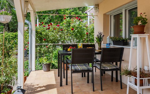 Nádor: Möbel, Stuhl, Tabelle, Holz, Gartenmöbel, Interior Design, Veranda, Tisch Im Freien, Flooring, Fussboden
