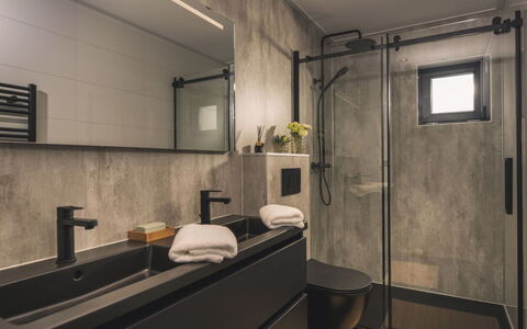 Marinapark Bad Nederrijn: Countertop, Holz, Interior Design, Flooring, Wand, Fussboden, Haus, Decke, Gebäude, Hartholz
