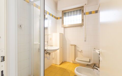 Casa Marina: Sinken, Eigentum, Armatur, Zapfhahn, Gebäude, Bad Sink, Badezimmer, Lila, Interior Design