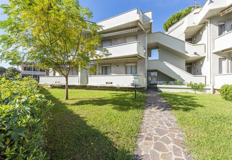 Casa Marina: Pflanze, Gebäude, Eigentum, Himmel, Fenster, Grundstueck, Haus, Gras, Vegetation, Urban Design