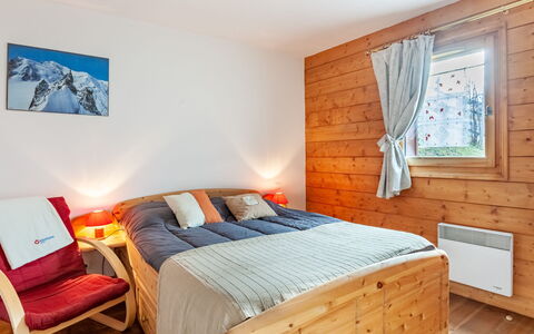 Marmottes A6: Möbel, Eigentum, Komfort, Gebäude, Azurblau, Holz, Textil, Fenster, Schublade, Beleuchtung