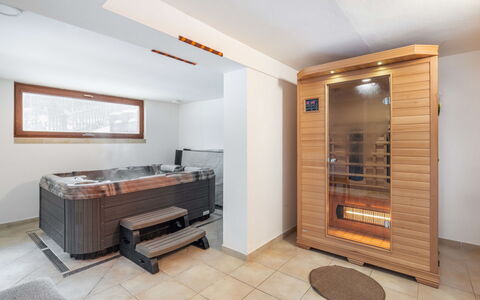 Dolníky U Trutnova: Eigentum, Gebäude, Fenster, Holz, Halle, Tür, Wohnzimmer, Beleuchtung, Flooring, Haus