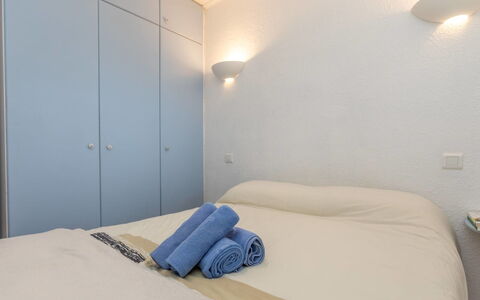 Salou 222: Wand, Interior Design, Schlafzimmer, Holz, Fussboden, Bett, Flooring, Decke, Möbel, Zimmer