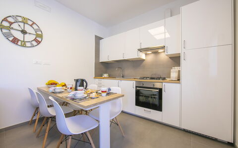 Pontremoli Apartments: Möbel, Cabinetry, Countertop, Küchengerät, Tabelle, Küche, Interior Design, Gebäude, Haus, Holz