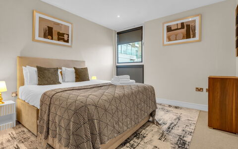 Canary Wharf 302: Interior Design, Fussboden, Flooring, Bett, Möbel, Schlafzimmer, Holz, Bettdecke, Zimmer, Decke