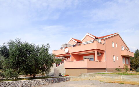 Tomislav: Dach, Zuhause, Estate, Villa, Balkon