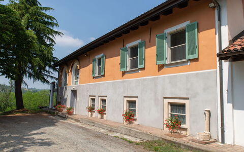 Sant'Evasio: Pflanze, Himmel, Eigentum, Gebäude, Fenster, Baum, Holz, Grundstueck, Hütte, Haus