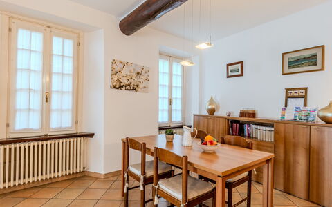 Lungolago: Möbel, Flooring, Interior Design, Holz, Fussboden, Tabelle, Esszimmer, Küche & Esszimmer Tisch, Decke, Zimmer
