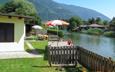 Treffen 615: Wasser, Himmel, Berg, Eigentum, Pflanze, Gebäude, Botanik, Baum, Natürliche Landschaft, Haus