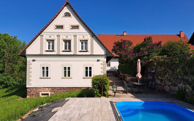 Frilo: Pflanze, Wasser, Himmel, Gebäude, Eigentum, Fenster, Baum, Haus, Holz, Schwimmbad
