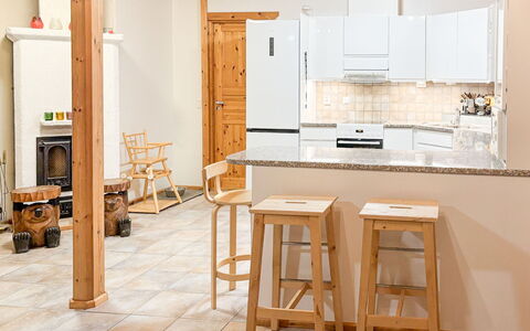 Tahkontupa: Möbel, Flooring, Fussboden, Interior Design, Holz, Holzboden, Decke, Küche, Countertop, Beleuchtung