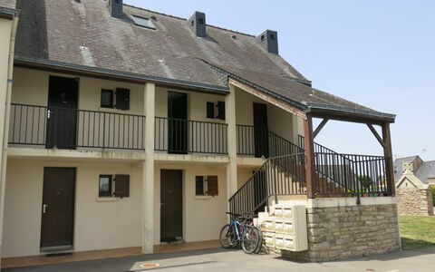 Belle Vue Mer et Piscine: Fahrrad, Himmel, Fenster, Gebäude, Tür, Haus, Rad, Holz, Fahrrad-Rad