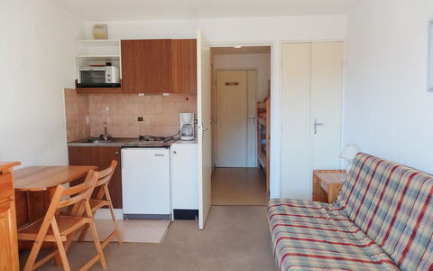 Chalets du Soleil: Zimmer, Eigentum, Möbel, Gebäude, Fussboden, Haus, Bett, Interior Design, Grundeigentum, Wohnung