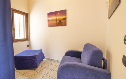Fisherman Cove: Eigentum, Komfort, Bilderrahmen, Holz, Fenster, Interior Design, Vorhang, Fussboden, Flooring