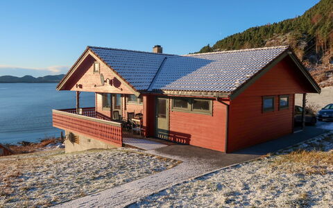 Bakkafall: Himmel, Wasser, Eigentum, Fenster, Holz, Haus, Gebäude, Berg, Hütte, Steigung