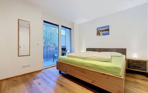 Apart Annabell: Bett, Interior Design, Schlafzimmer, Holz, Zimmer, Flooring, Fussboden, Holzboden, Bettdecke, Decke