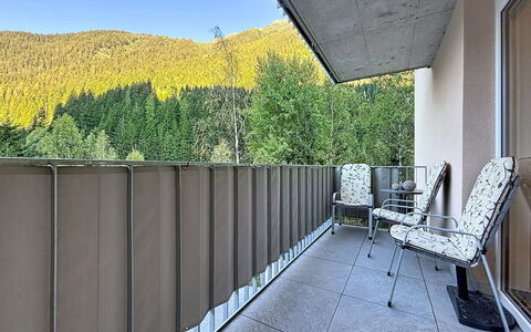 Apart Annabell: Schatten, Balkon, Stuhl, Fensterabdeckung, Gartenmöbel, Alpen, Daylighting, Fensterbehandlung, Zaun