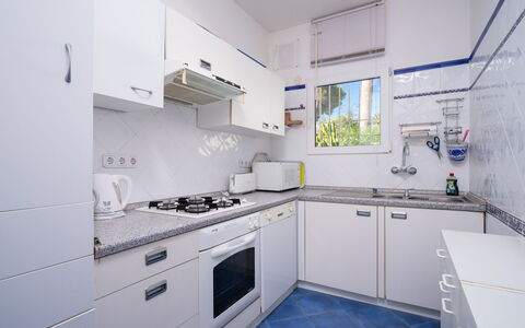 Salamanca: Cabinetry, Countertop, Eigentum, Zapfhahn, Sinken, Spüle, Blau, Herd, Küche, Interior Design