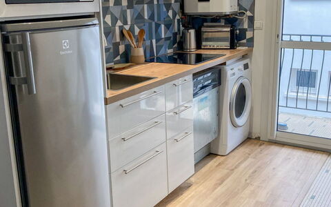 Hossegor 355: Cabinetry, Countertop, Küchengerät, Herd, Küche, Haushaltsgerät, Holz, Mikrowelle, Herd, Flooring
