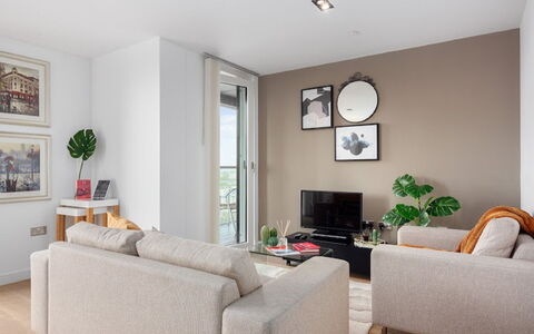 Avant-Garde, Shoreditch: Bilderrahmen, Möbel, Eigentum, Couch, Grün, Interior Design, Die Architektur, Wohnzimmer, Fussboden