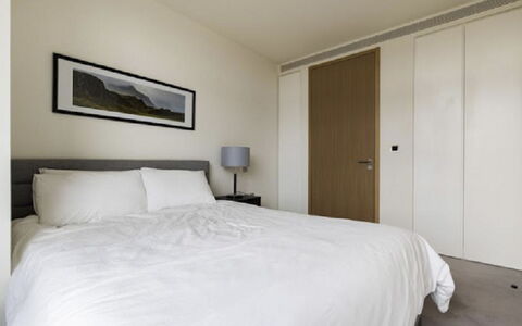 Liverpool Street, Shoreditch: Möbel, Eigentum, Komfort, Gebäude, Holz, Interior Design, Bett, Fussboden, Wand
