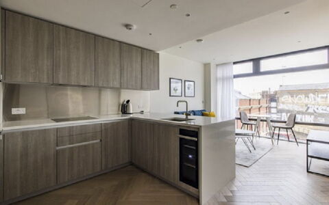 Liverpool Street, Shoreditch: Cabinetry, Möbel, Countertop, Sinken, Gebäude, Holz, Küche, Zapfhahn, Haus, Interior Design