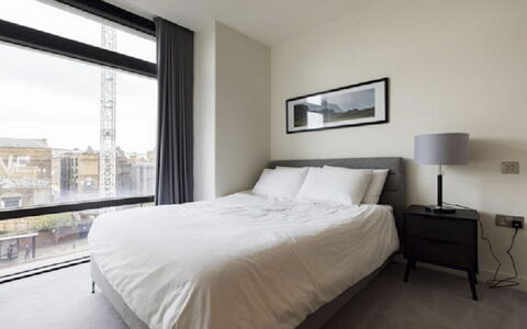 Liverpool Street, Shoreditch: Möbel, Eigentum, Gebäude, Komfort, Textil, Schatten, Interior Design, Holz, Bettrahmen