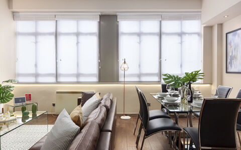 London City 303: Möbel, Interior Design, Flooring, Fussboden, Tabelle, Holz, Decke, Stuhl, Zimmer, Couch