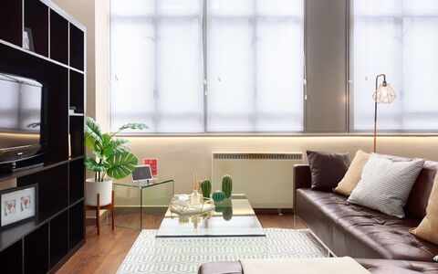 London City 303: Möbel, Interior Design, Flooring, Fussboden, Tabelle, Holz, Decke, Stuhl, Zimmer, Couch