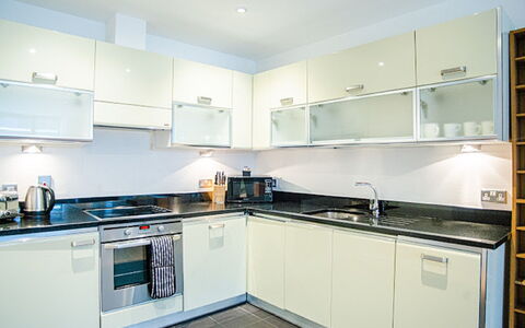 Saffron Hill, Farringdon: Countertop, Cabinetry, Küchengerät, Herd, Spüle, Haushaltsgerät, Zapfhahn, Küche, Sinken, Interior Design