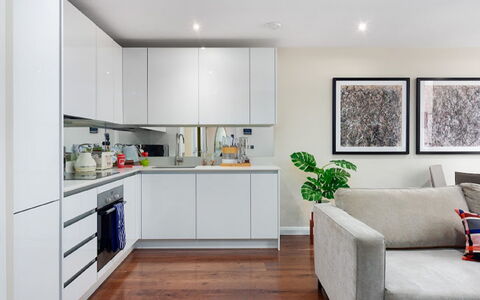 Chancery Lane, Central London: Bilderrahmen, Cabinetry, Möbel, Eigentum, Couch, Countertop, Interior Design, Holz, Gebäude, Zimmerpflanze