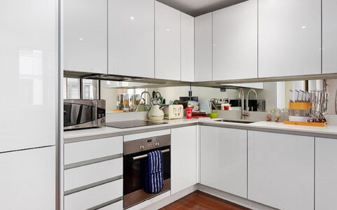 Chancery Lane, Central London: Countertop, Cabinetry, Gebäude, Möbel, Sinken, Spüle, Küchengerät, Herd, Zapfhahn, Küche