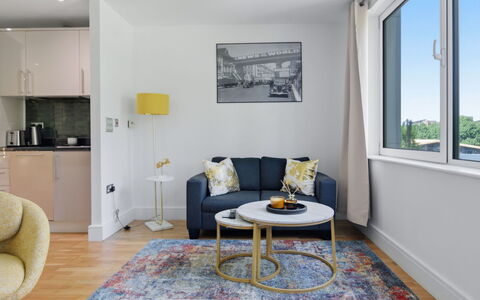 Indescon Studio: Interior Design, Wohnung, Fussboden, Flooring, Möbel, Zuhause, Decke, Zimmer, Kissen
