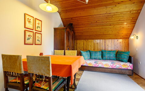 Schilf: Möbel, Eigentum, Beleuchtung, Interior Design, Komfort, Tabelle, Holz, Wand, Fussboden, Gebäude