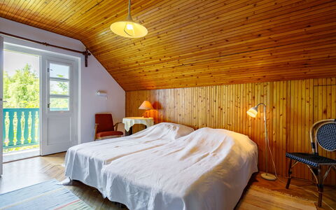 Schilf: Möbel, Eigentum, Fenster, Komfort, Holz, Gebäude, Bett, Bettrahmen, Fussboden, Flooring