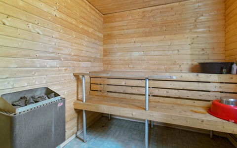Heinäsorsa: Bett, Möbel, Schlafzimmer, Interior Design, Bedding, Bettdecke, Flooring, Holz, Fussboden, Zimmer