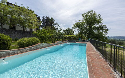 Villa Vigliano: Wasser, Pflanze, Himmel, Wolke, Wasservorräte, Eigentum, Botanik, Schwimmbad, Azurblau, Baum
