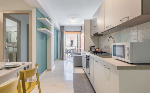 Balestrate 210: Cabinetry, Möbel, Countertop, Eigentum, Gebäude, Sinken, Küche, Herd, Holz, Küchengerät