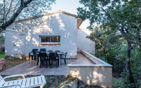 Villa Boccajo: Pflanze, Eigentum, Pflanzengemeinschaft, Gebäude, Möbel, Baum, Fenster, Schatten, Holz, Tabelle