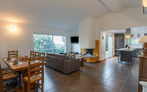 Villa Boccajo: Tabelle, Möbel, Holz, Wohnzimmer, Flooring, Fussboden, Gebäude, Fenster, Couch, Grundeigentum